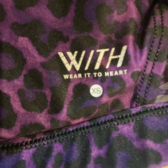 Peloton Wear It To Heart High Neck Sports Bra XS Purple Cheetah Print Mesh Back - Picture 5 of 8